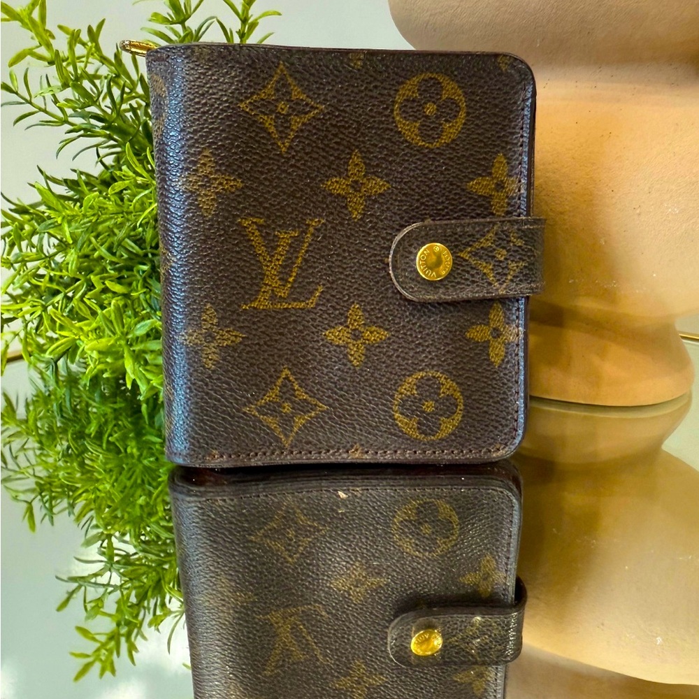 Louis SOLD ❤️Vuitton,❤️Compact zippered Brown Monogram Wallet
With COA , BOX - Picture 1 of 15